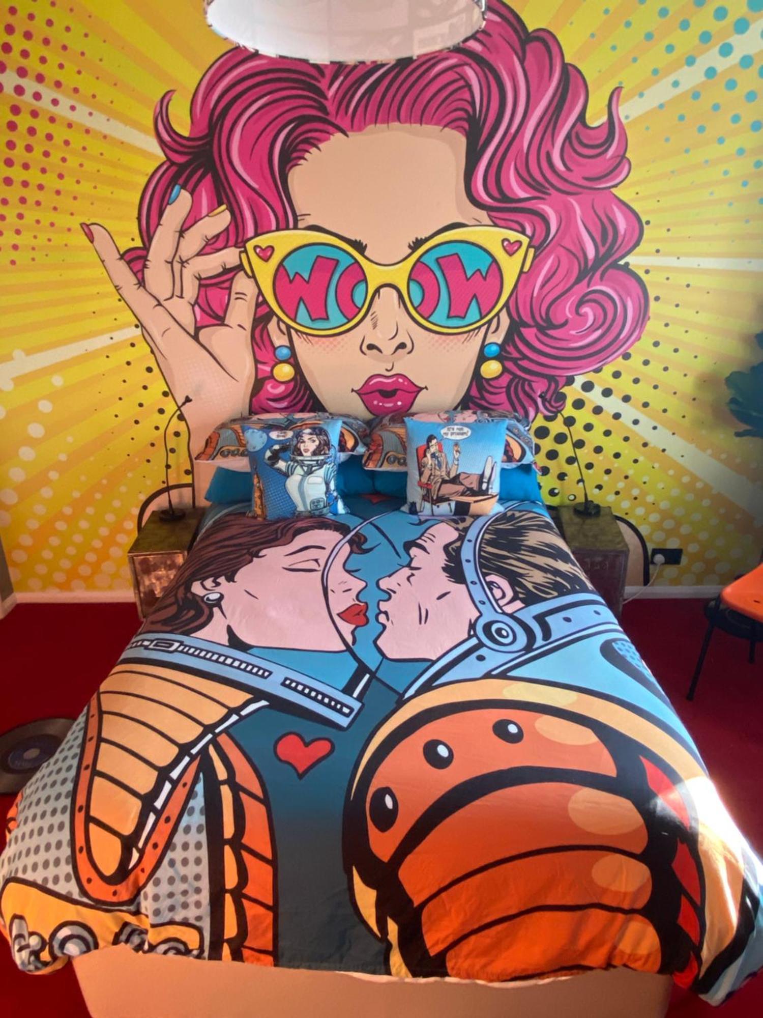 Pop Art Pad Heart Of Old Town With Parking! Apartment Хейстингс Екстериор снимка