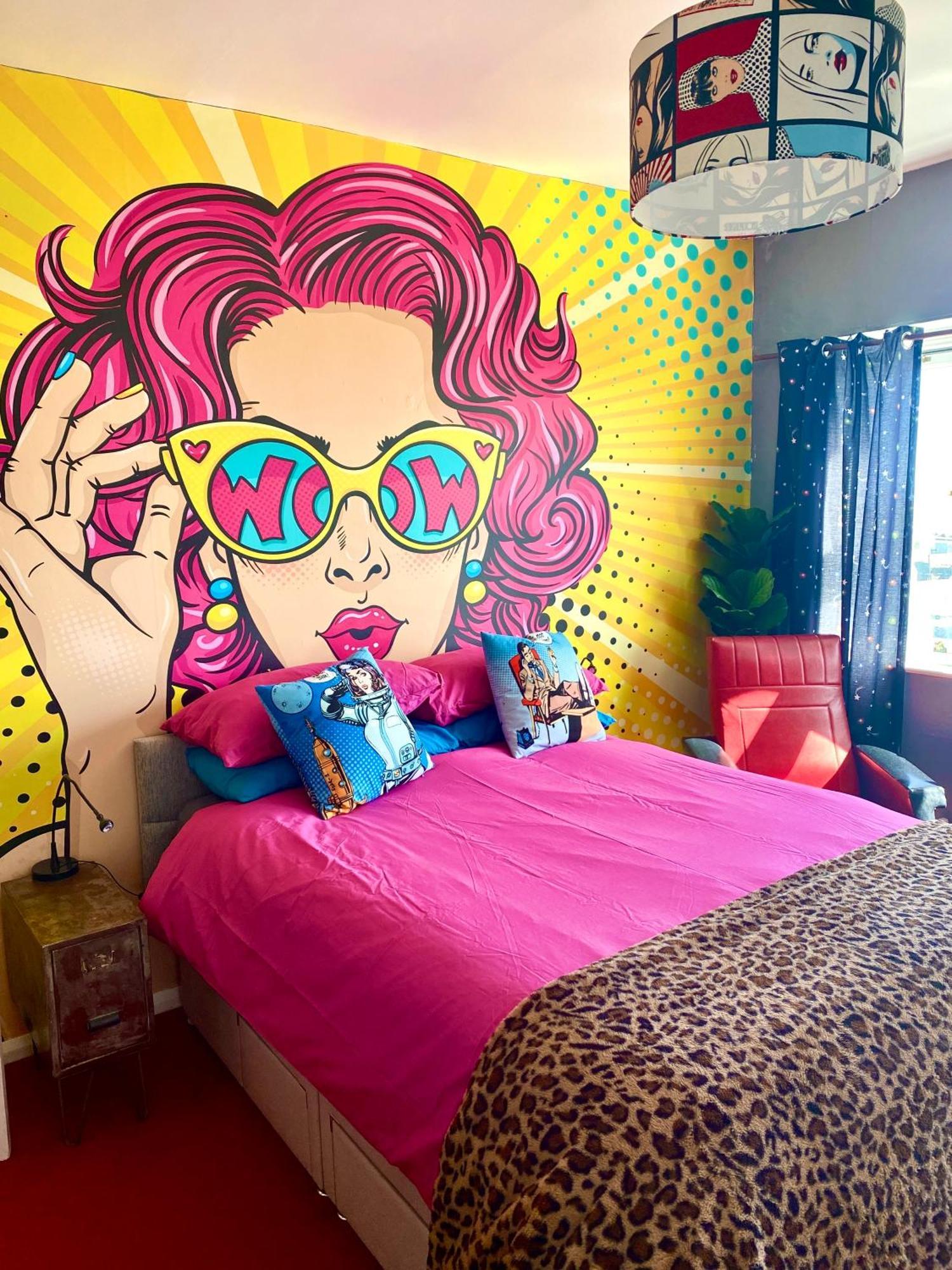 Pop Art Pad Heart Of Old Town With Parking! Apartment Хейстингс Екстериор снимка